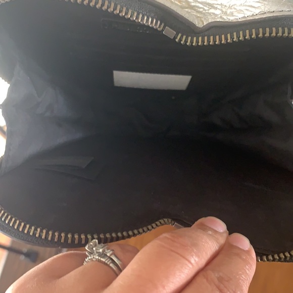 ❌Consigned ❌ Rebecca Minkoff Heart Leather Purse - Picture 5 of 9